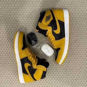 AIR JORDAN 1 HIGH RETRO OG 'POLLEN'